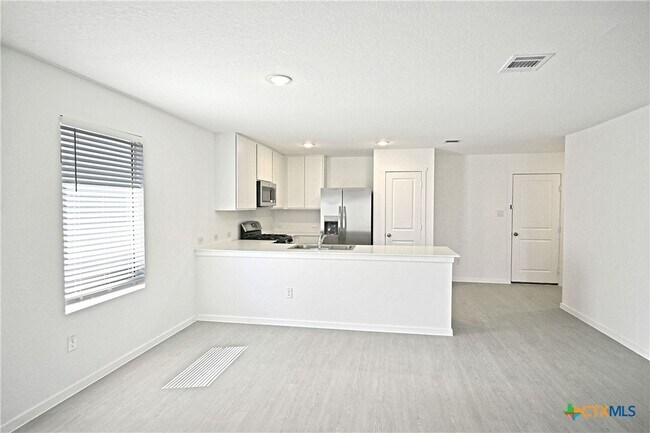 Building Photo - 1811 Lorena Wood