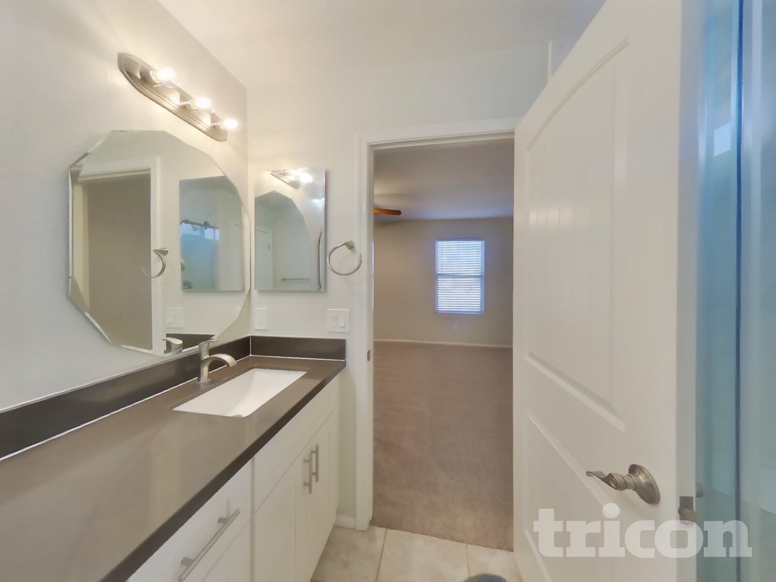 Building Photo - 8701 S 50th Dr