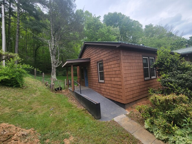 Building Photo - 7494 Cruso Rd