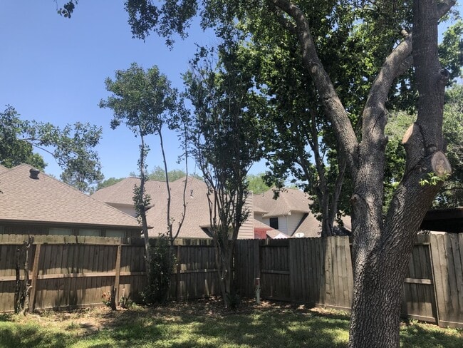 Building Photo - 2110 Highland Bay Ct
