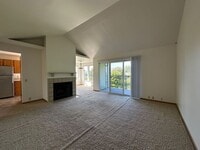 Building Photo - 2 Bedroom 2 bath home with water and mount...