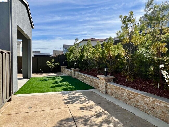 Building Photo - 3010 Rio Grande Dr