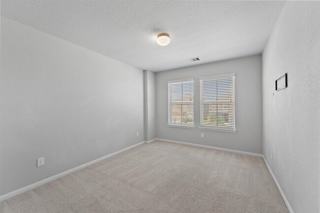 Building Photo - 5443 Grand View Dr