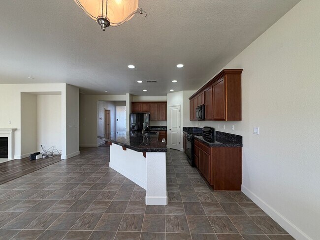 Building Photo - Spacious 4 Bedroom, 2.5 Bath in North Valleys