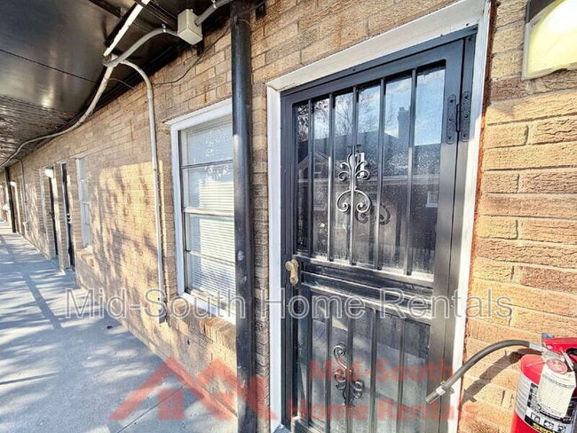 Building Photo - 139 N Claybrook St