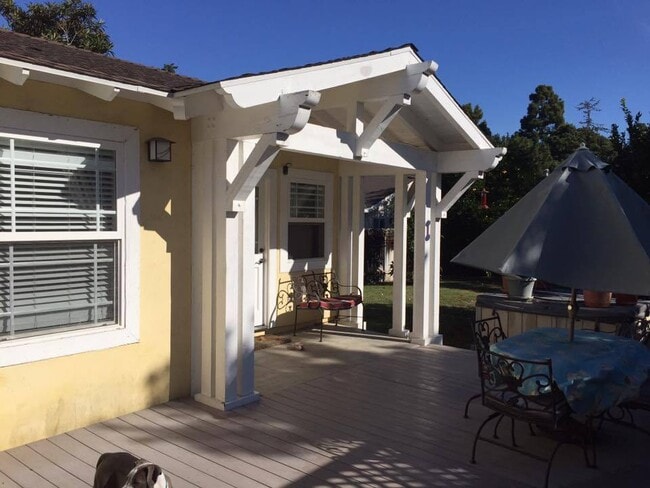 Building Photo - Cottage
