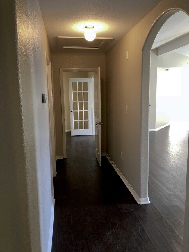 Building Photo - "Hard to Find" Roomy 1-story in Luckey Ran...