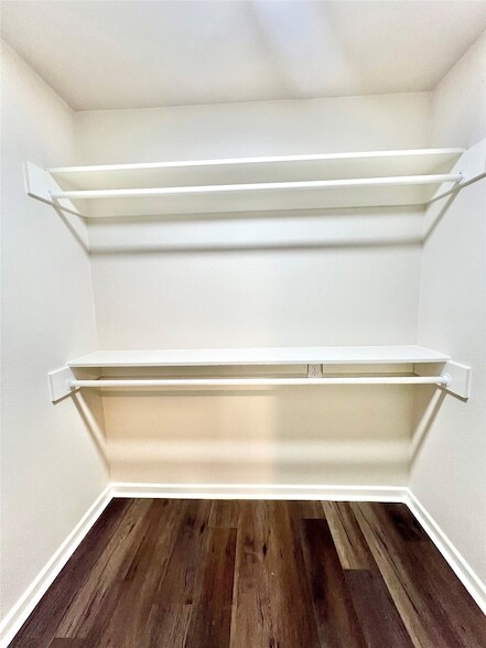 Building Photo - 1010 15th Ave N