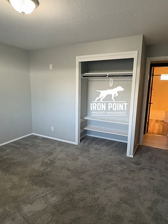 Building Photo - 3 Bed/1 Bath off Broadway near downtown Boise & BSU - Landscaping Included.