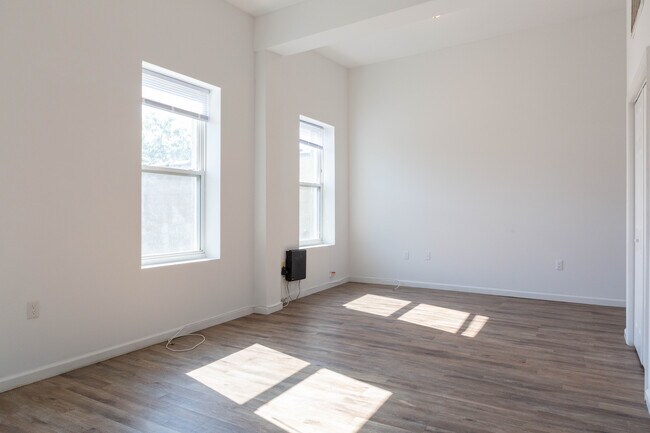 Building Photo - 517 COMMUNIPAW Ave