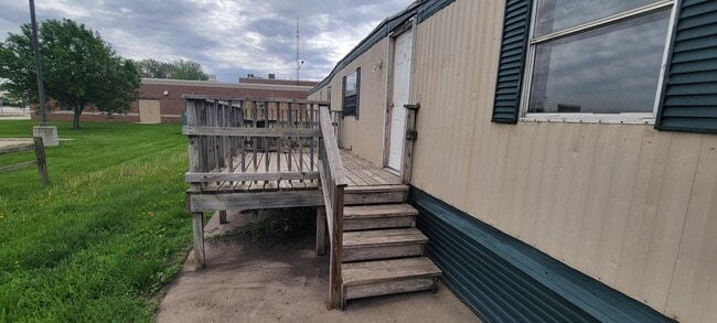 Building Photo - 112 E Cherry St