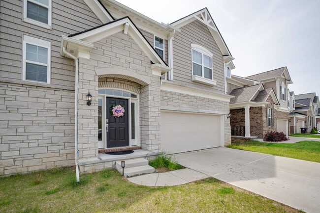 Building Photo - 2825 Dillon Dr