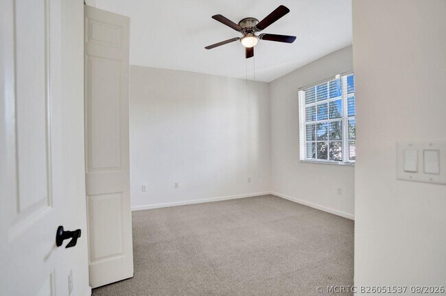 Building Photo - 606 W Circle Dr