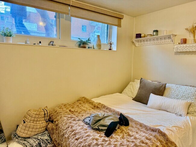 Building Photo - 50 Parkman St