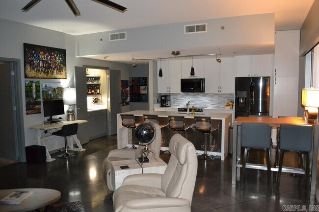 Building Photo - 315 Rock St