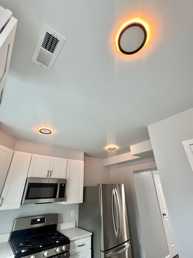 Building Photo - 1212 W Lombard St