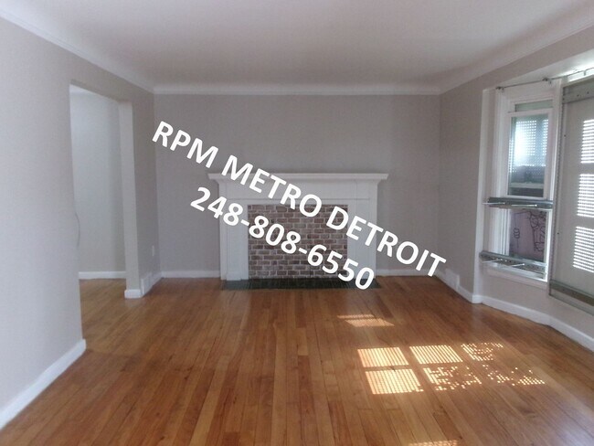 Building Photo - UPDATED COLONIAL HOME IN DETROIT