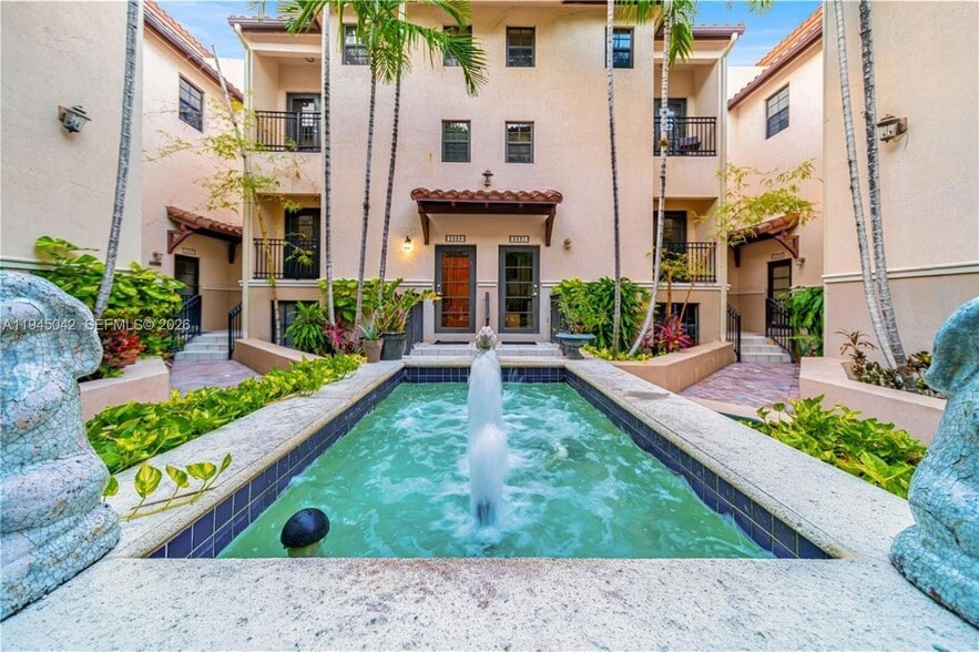 Building Photo - 2829 Coconut Ave