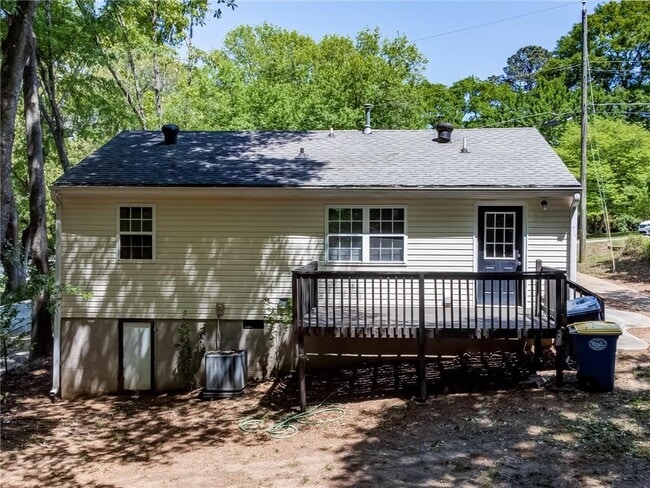 Building Photo - 2053 White Oak Cir