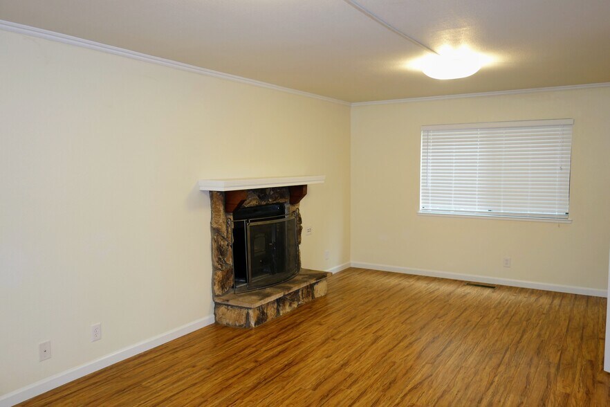 Building Photo - 983 Hacienda Circle