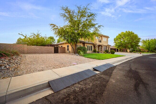 Building Photo - "Spacious 5-Bed Oasis with 3 Baths in Washington, UT – 3,171 Sq Ft of Comfort!"