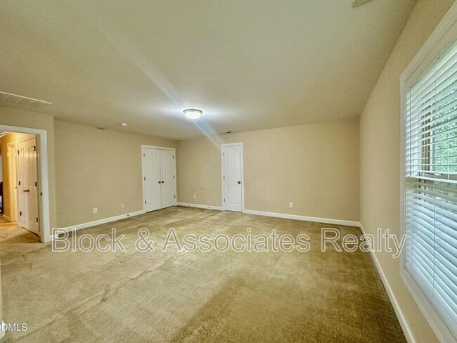 Building Photo - 1801 Old London Way