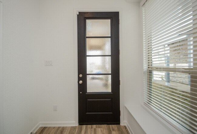 Building Photo - 571 Dry Fork Ln