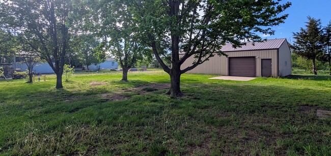 Building Photo - Spacious 3-Bedroom, 2-Bathroom Home
