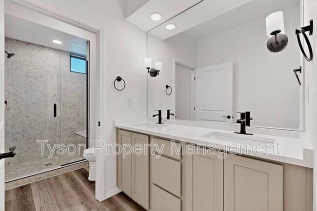 Building Photo - 6618 Sydney Drive NE