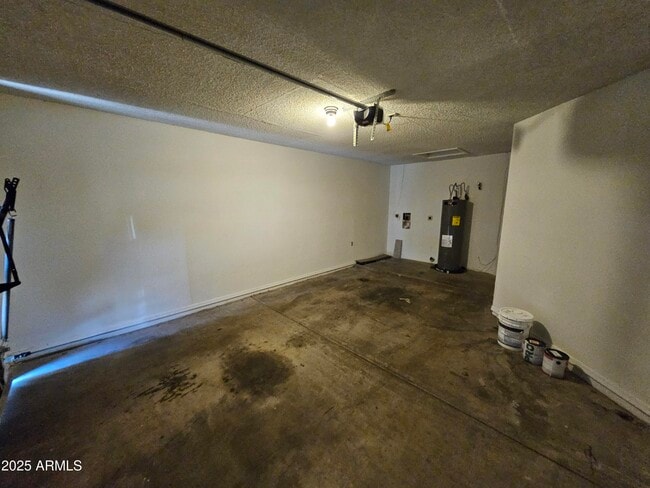Building Photo - 3040 E Bluefield Ave
