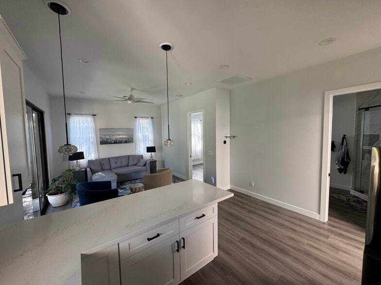 Building Photo - 1373 S Sean Dr