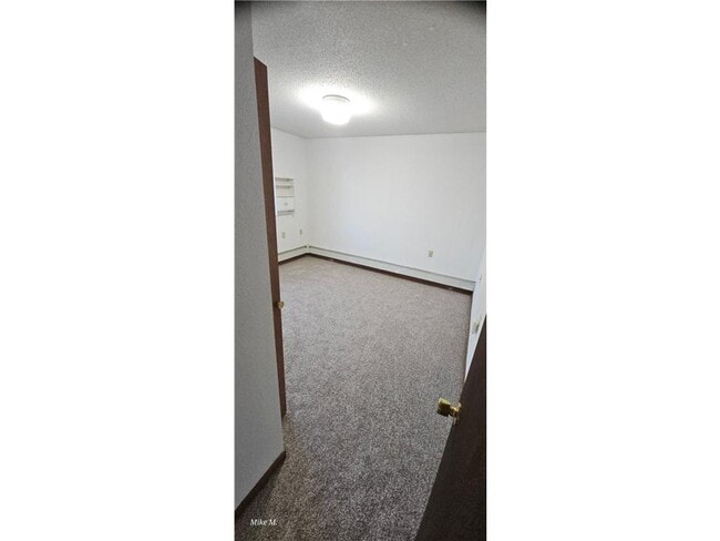 Building Photo - 16 Green River Rd