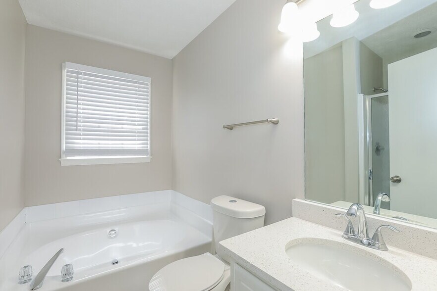 Building Photo - 2461 Shoals Dr NE