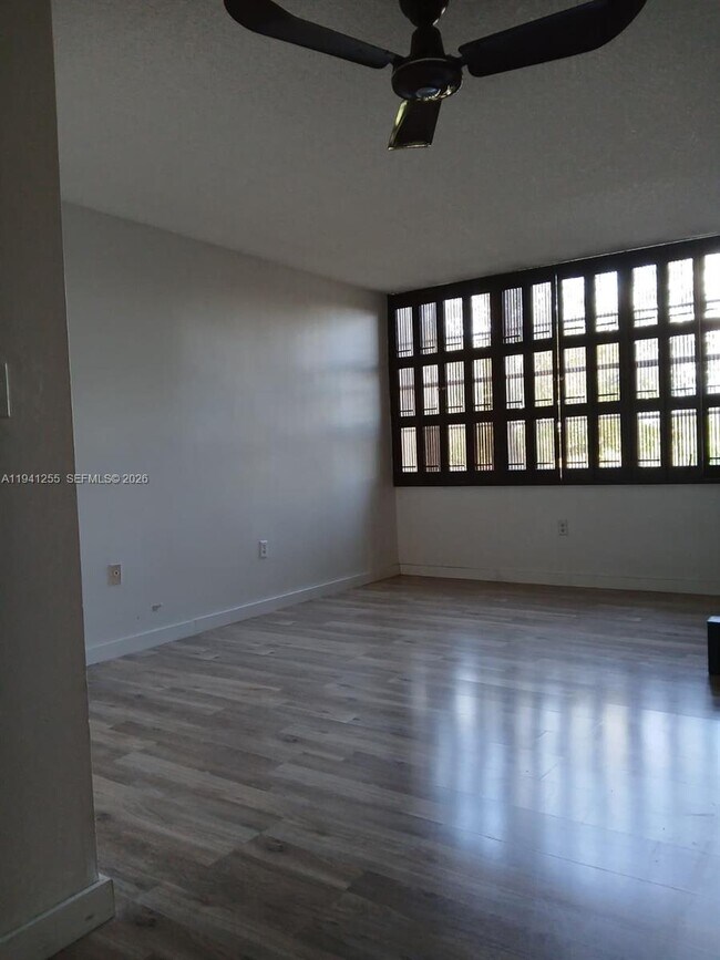 Building Photo - 1300 St Charles Pl