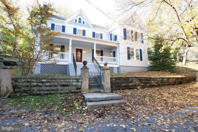 Building Photo - 401 Henry Clay St
