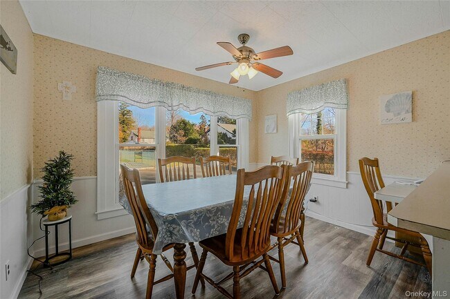 Building Photo - 425 Old Shipyard Ln