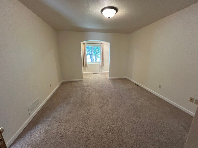 Primary bedroom includes a small flex room - 4393 N Lincoln Ave