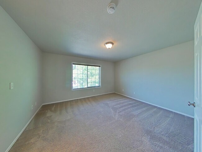 Building Photo - 4 Bedroom House ~ South Corvallis