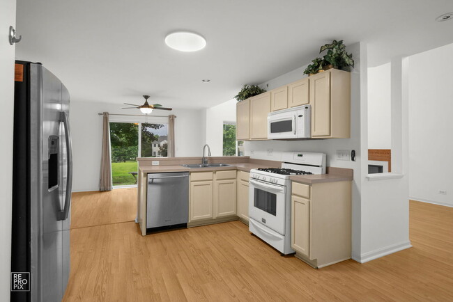 Building Photo - 1518 Meadowsedge Ln