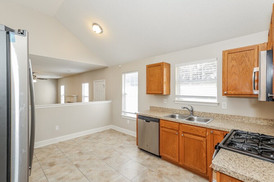 Building Photo - 10635 Misty Meadows Dr