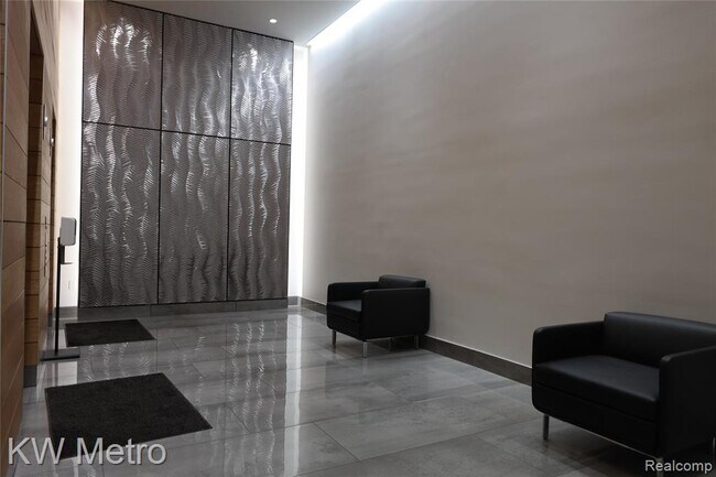 Building Photo - 350 N Main St