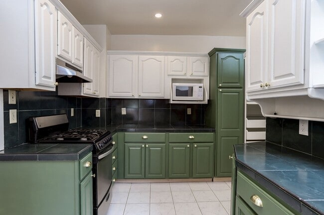 Building Photo - 5 Bed / 2 Bath home in Outer Richmond near...