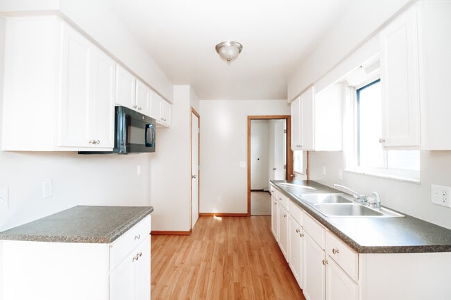 Building Photo - 653 Williamsville Ave