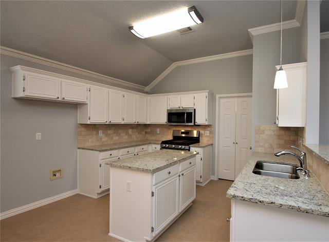 Building Photo - 10404 Forrest Dr