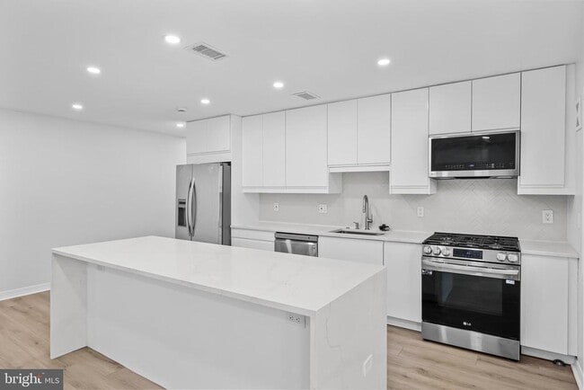Building Photo - 9459 Fairfax Blvd