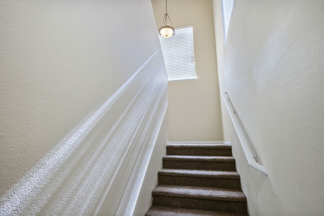 Building Photo - 10550 W Alexander Rd