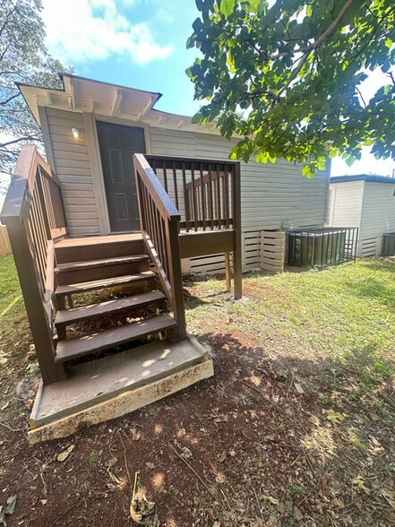 Building Photo - 304 Gamma St S