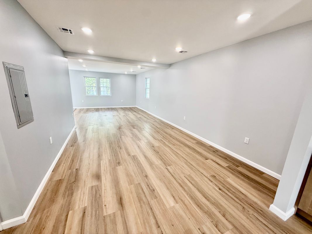 Building Photo - 13 Roosevelt Ave