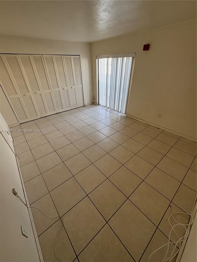 Building Photo - 16215 NE 18th Ct