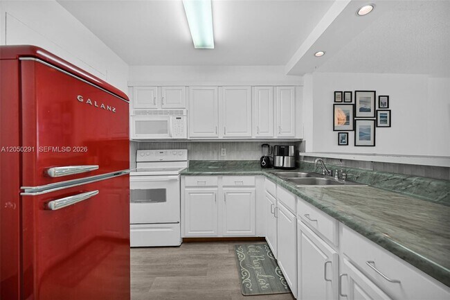Building Photo - 345 Ocean Dr